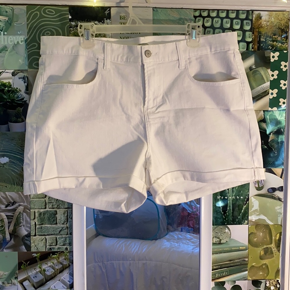 Old Navy white shorts, size 16, never worn!